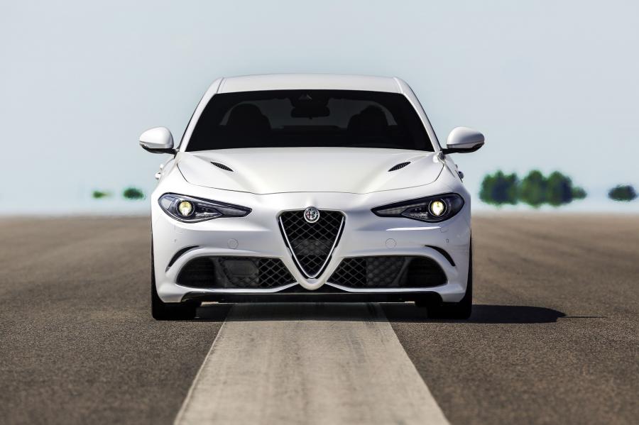 Alfa Romeo Giulia Quadrifoglio 2016 года  (фото 8 из 12)